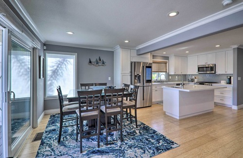 Discovery Bay Cottage | Discovery Bay Retreat w/Balcony & Boat Dock!