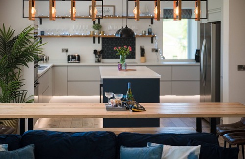 Gatehouse-of-Fleet Cottage | Disdow House - a house that sleeps 11 guests in 5 bedrooms