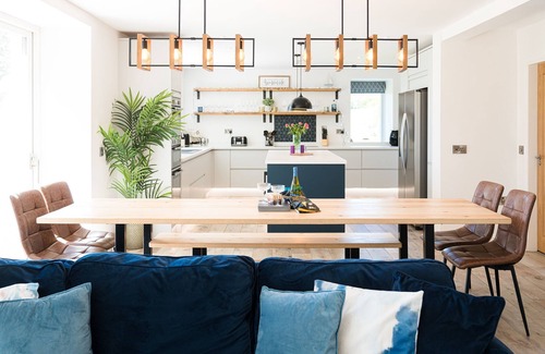 Gatehouse-of-Fleet Cottage | Disdow House - a house that sleeps 11 guests in 5 bedrooms
