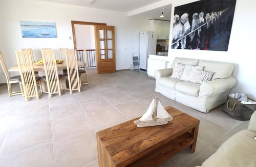 El Mas Isaac House | Disfruta de esta casa con fantásticas vistas, piscina y jardín privado situada en Can Isaac, Palau Saverdera, Costa Brava