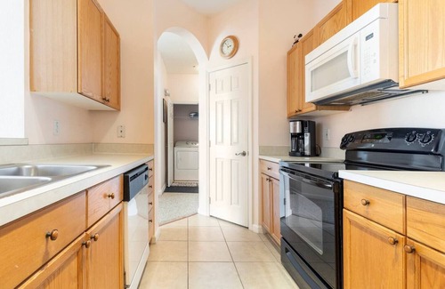 Windsor Palms Condo | Disney, Universal, Seaworld, Orlando,MCO Airport. No resort, parking, wi-fi fee