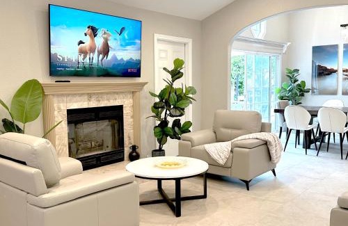 Sherwood Forest and Thistle Development House | Disneyland Vineyard Villa 6Bed 4Bath Game