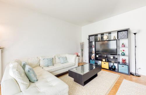 Maisons-Alfort Apartment | Disponible - 5mn Paris - Gare à Pied - Jardin Terrasse - 6 pers - Centre Ville - Proche tous Commerces et transports - Wifi
