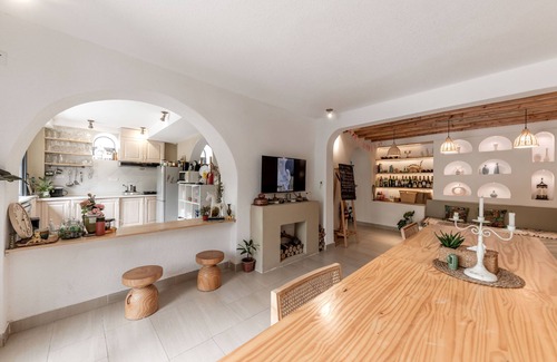 Futian CBD Bed & Breakfast | Distant Mountain Guesthouse