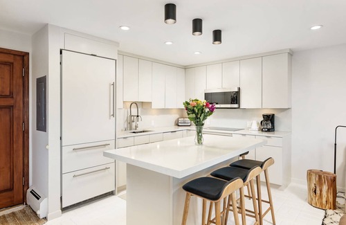 Snowmass Village Condo | Distinctive Snowmass Shadowbrook Condo. Mountain View! Pool/Hot Tub, Bonus Sleeping Den, FP, Balcony