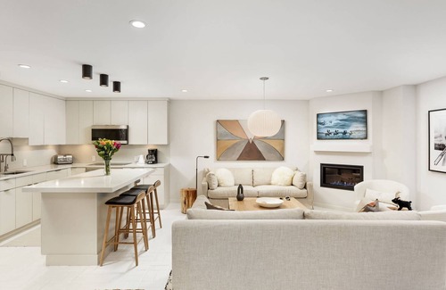 Snowmass Village Condo | Distinctive Snowmass Shadowbrook Condo. Mountain View! Pool/Hot Tub, Bonus Sleeping Den, FP, Balcony