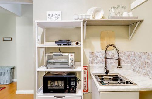 District Heights Apartment | District Heights Studio about 12 Mi to National Mall!