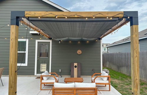 Pflugerville House | Dive into Luxury: Your Retreat in North Austin - Full Amenity House