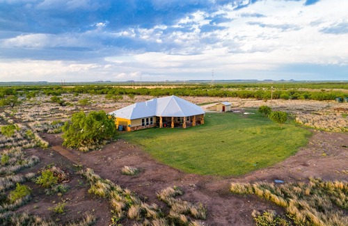 San Angelo House | Divided Find Ranch Guest House, 1650 Acres, 12 miles west of San Angelo, TX