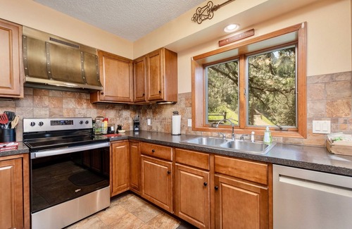 Windcliff Estates House | Divine Luxury Vacation At Windcliff 3 Bedroom Home by RedAwning