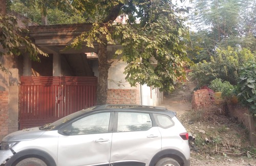 Jhusi House | Divine Riverside Retreat: Rooms with Ganga Views