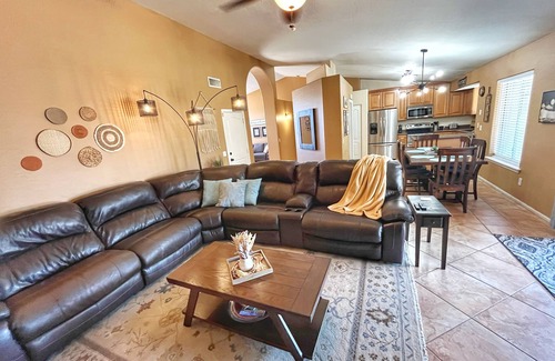 Mesa House | Diving Pool, Family Friendly & Pet Friendly @Cozy Mesa home close to everything!
