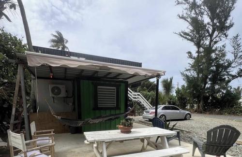 Islote Apartment | DK Backyard's Green Apartment