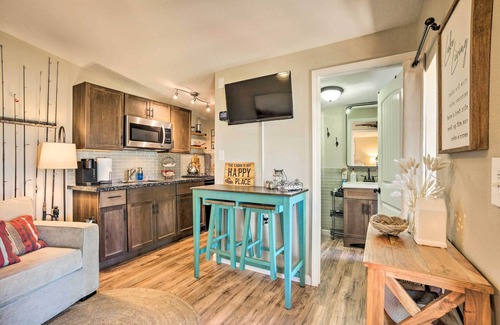 Willis Cabin | Dock Access + Rooftop Deck: Cabin on Lake Conroe