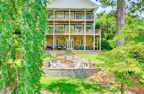 New London House | Dock and 2-Story Boat Slip Badin Lake Cabin