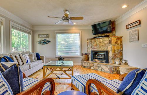 New London House | Dock and 2-Story Boat Slip Badin Lake Cabin