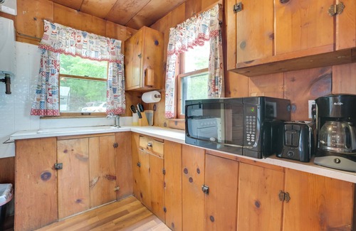 Cedarville Cottage | Dock & Beach Access: Lakefront Cabin in Cedarville