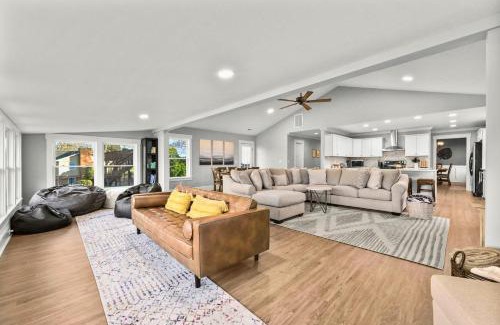 Westport House | Dock Days by AvantStay Swimming Platform Dock