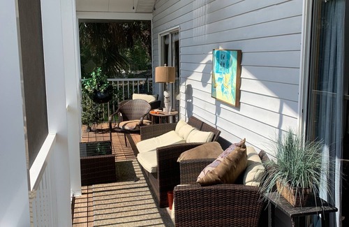 Weeki Wachee Gardens House | Dock Holiday River House sleeps 9