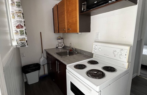 Wasaga Beach Cottage | Dock Life Beach 1 - Cottage 5, Riverside Property, 2 Bdrm, 3 min walk to Beach 1
