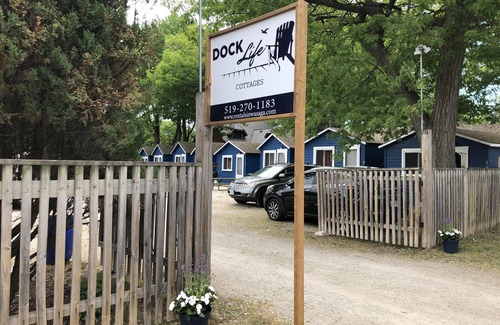 Wasaga Beach Cottage | Dock Life Cottage 7 - Riverside, 2 Bedroom, Wasaga