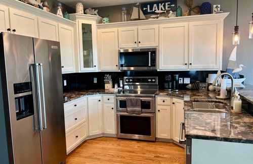 Council Bluffs House | Dock, Paddle, Relax at The Lake