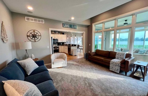 Council Bluffs House | Dock, Paddle, Relax at The Lake