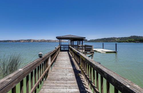 Kelseyville House | Dock, Slip and Launch Waterfront Home on Clear Lake