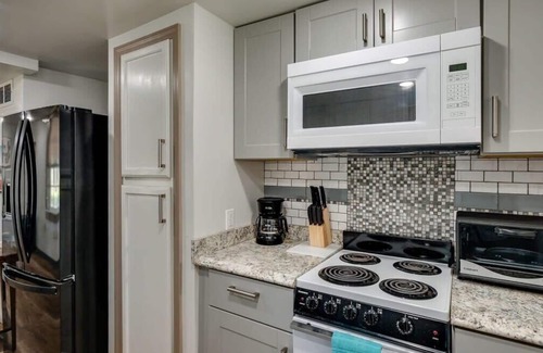 Savannah Apartment | Dock&Volleyball! Near Downtown- Orange Oasis