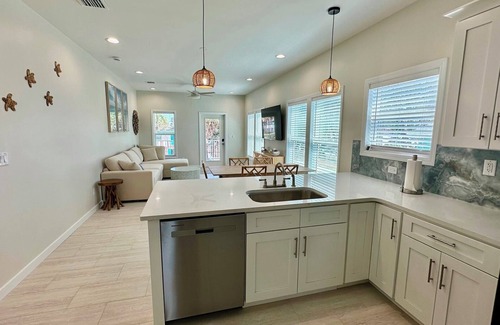 Mid Island House | Docked at Dakota Sunrise - Mid Island Retreat
