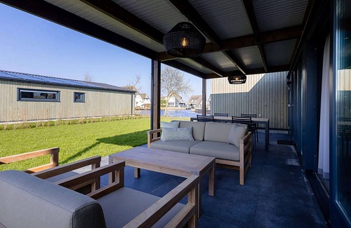 Delfstrahuizen House | Docklodge at Frisian Lakes with Private Mooring