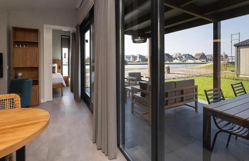 Delfstrahuizen House | Docklodge Stay by the Water