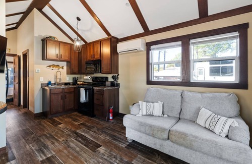 Gadsden House | Dockside at River Rocks Landing