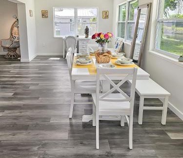 Englewood South House | Dockside Delight Waterfront Gulf Access 4 mins to Beach