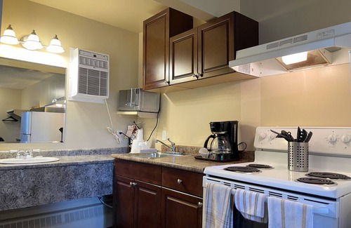 Cold Lake Hotel | Dockside Inn