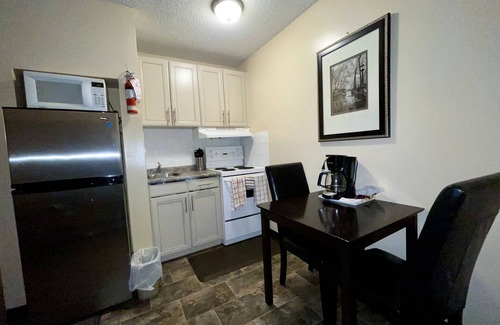 Cold Lake Hotel | Dockside Inn