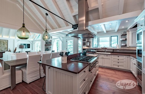 Muskoka Lakes Cottage | Doesn't Get Better! Muskoka Luxury! 7Bdrms, 5Bath, Boathouse! Bunkie!