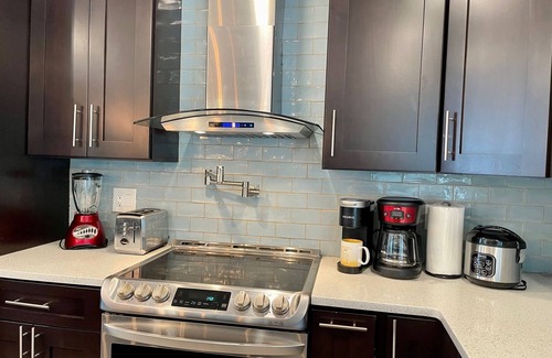 Indian Harbour Beach House | DOG Friendly BEACHSIDE 4BR/3BA, Solar/Saltwater Pool, No Smoke +Special Offers