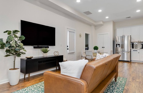 St. Johns House | Dog-friendly 2-story house near downtown with grill, washer/dryer, streaming, AC