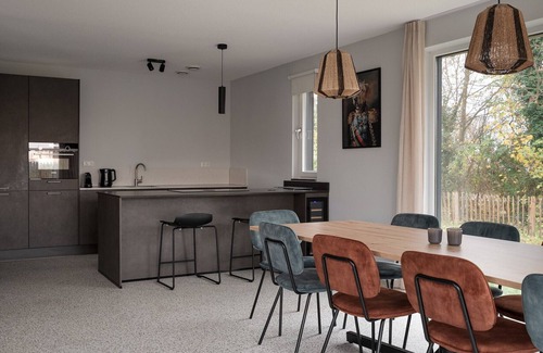 Nieuwvliet House | Dog-friendly accommodation for 10 people