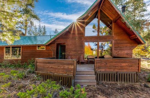 Sunriver House | Dog Friendly, across from tubing/SHARC, Nectar bed
