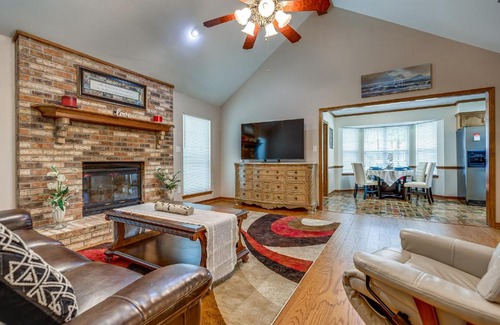 Semmes House | Dog-Friendly Alabama Retreat with Patio and Fire Pit!