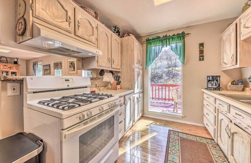 Alto House | Dog-Friendly Alto Escape w/Hot Tub + Foosball!