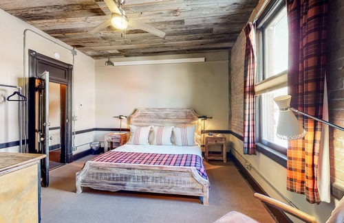 Silverton House | Dog-friendly and lovely suite with free WiFi & a kitchenette in a great location