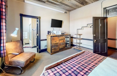 Silverton House | Dog-friendly and lovely suite with free WiFi & a kitchenette in a great location
