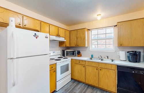 Killeen Apartment | Dog-friendly apartment with enclosed yard & private W/D