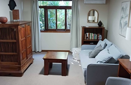 Suffolk Park Apartment | Dog Friendly Beachfront Apartment & Courtyard/pool