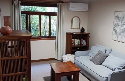 Suffolk Park Apartment | Dog Friendly Beachfront Apartment & Courtyard/pool