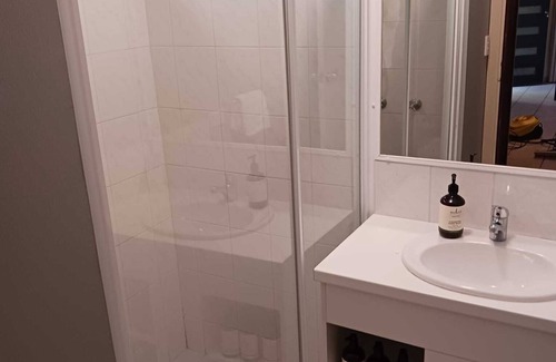 Suffolk Park Apartment | Dog Friendly Beachfront Apartment & Courtyard/pool