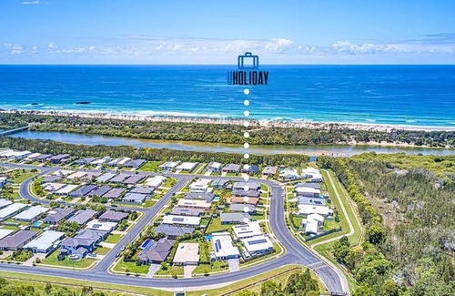 Pottsville House | Dog-Friendly Beach House @ Black Rocks by uHoliday